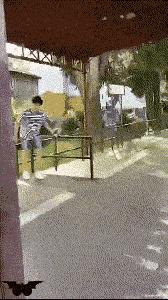 女生上学和出去玩的区别,女生在上课穿校服