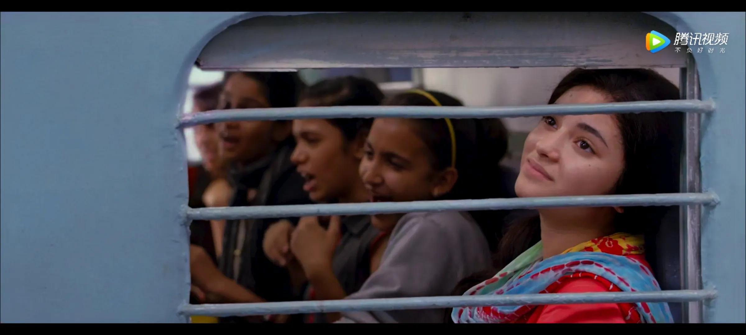 米叔主演的印度电影《神秘巨星》里的巨星到底是女主还是妈妈？