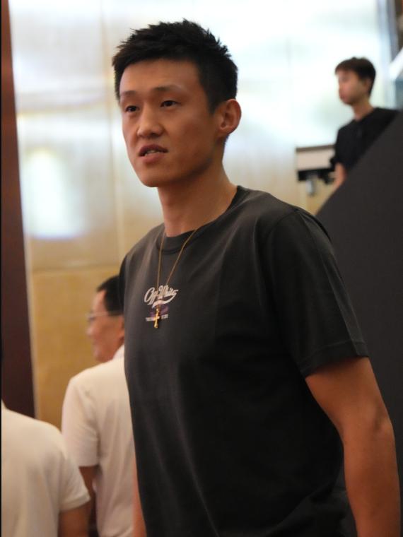 易建联球员退役仪式,易建联退役仪式球员发文