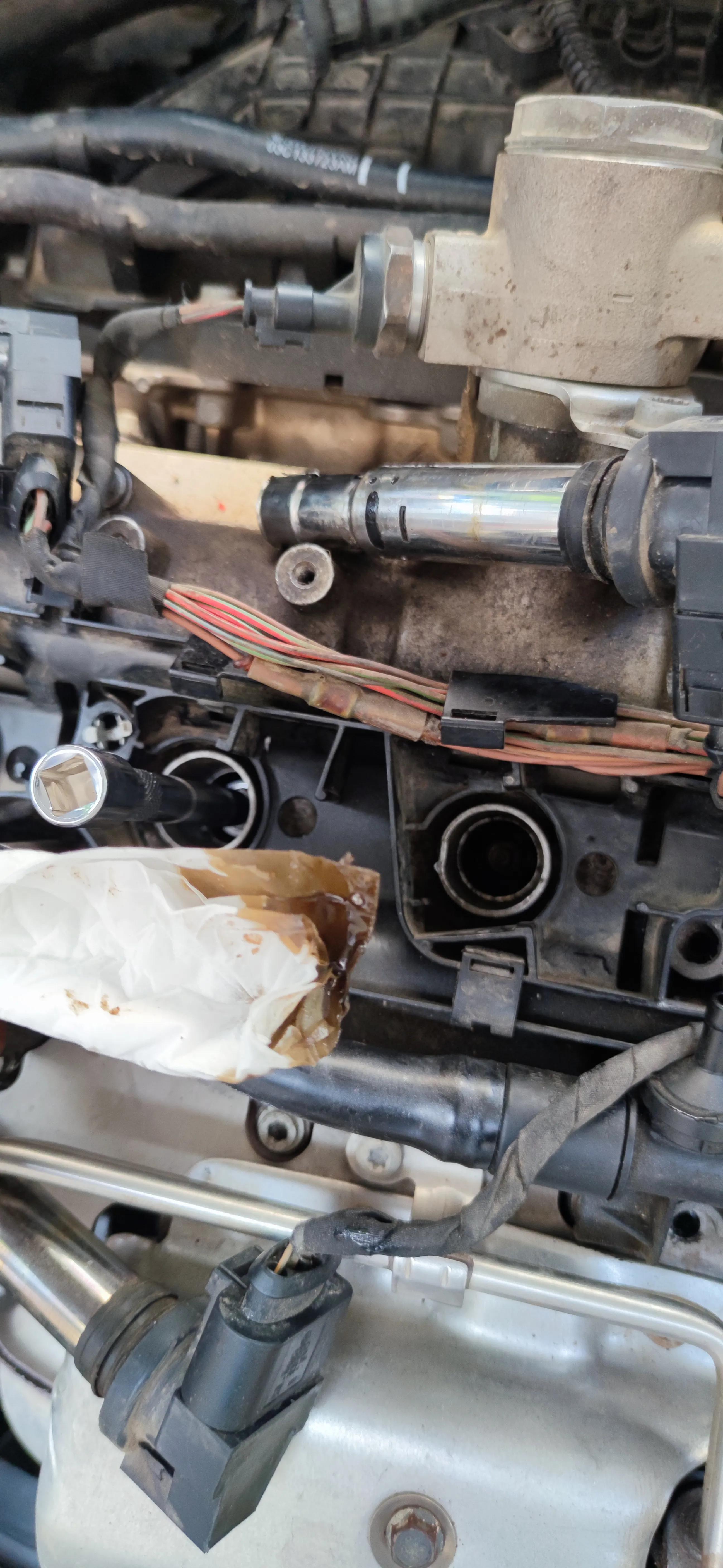 高尔夫6火花塞渗油,高尔夫6怎么知道火花塞有机油