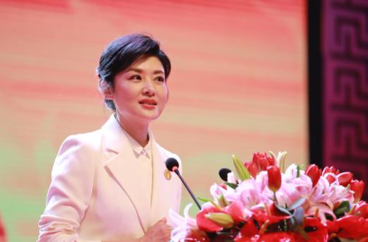 55岁的周涛：“央视一姐”到“央企董事长”，跟董卿走了不同的路