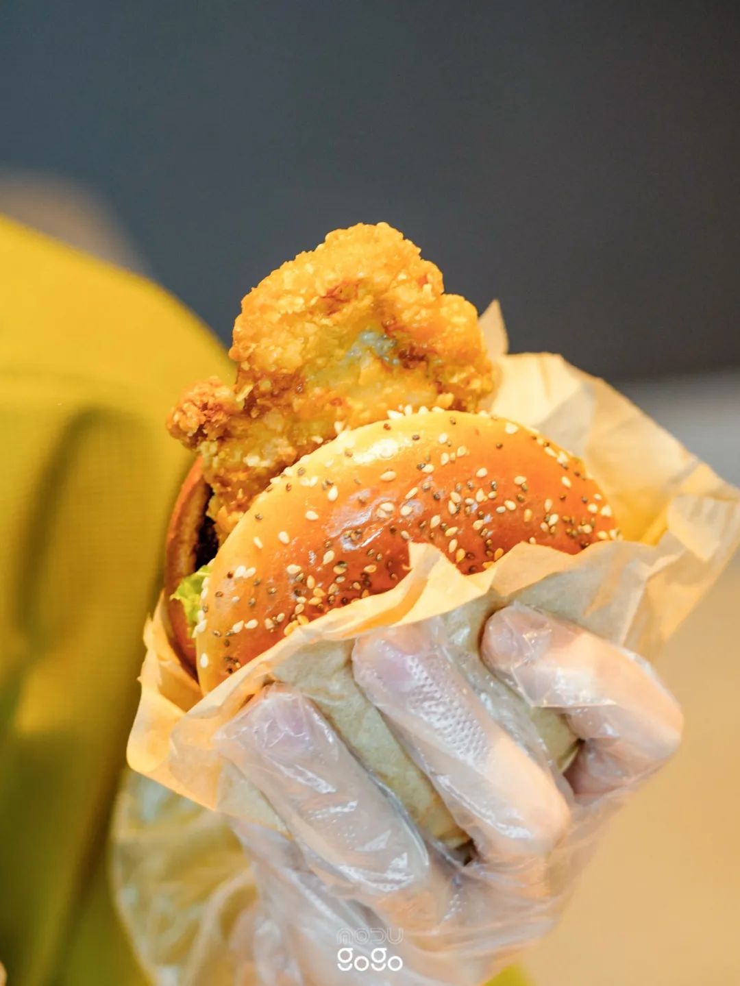 一口上头！麦当劳的新汉堡脆到了我的心巴上