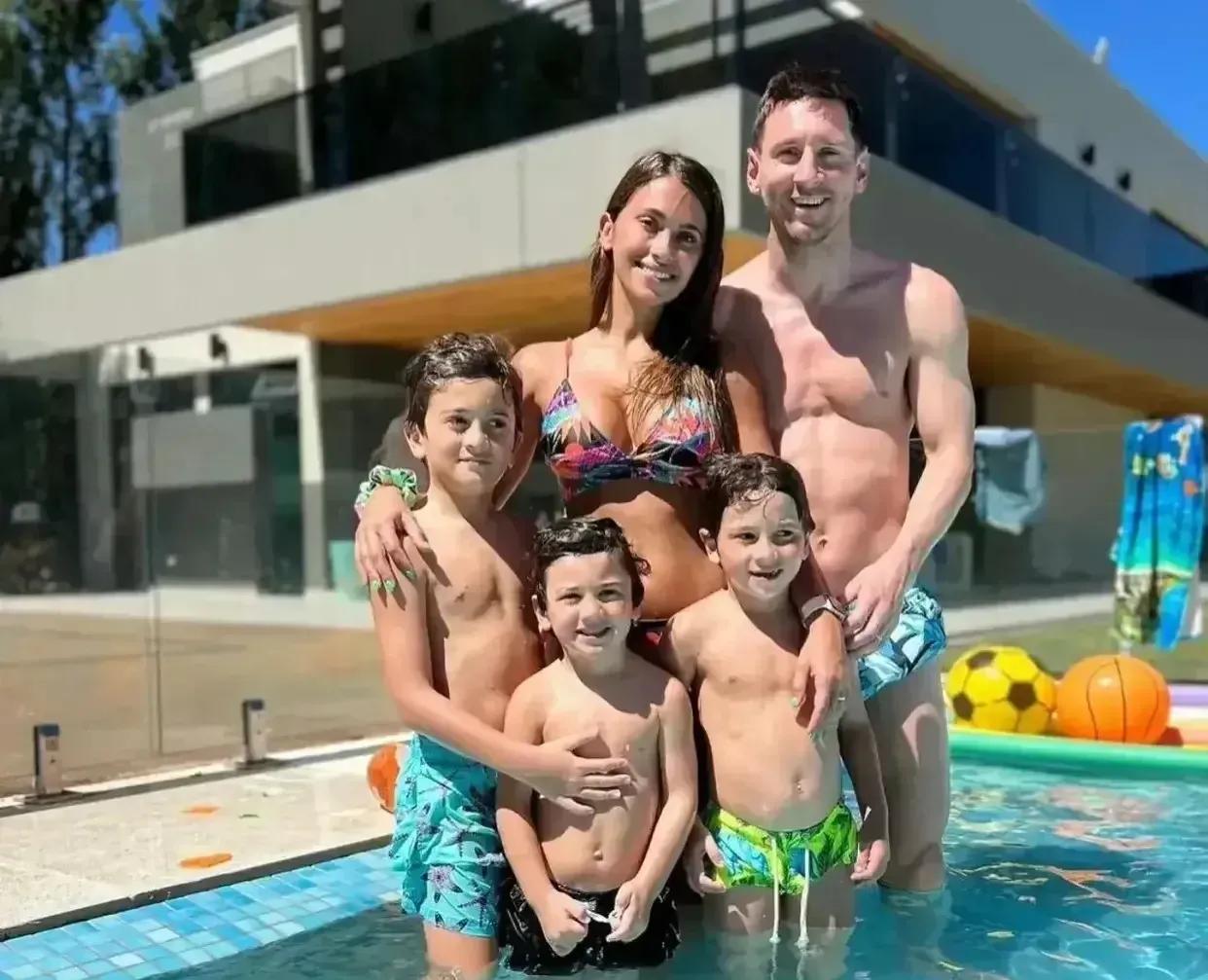 梅西老婆和梅西合照尽显身材,梅西的老婆秀身材