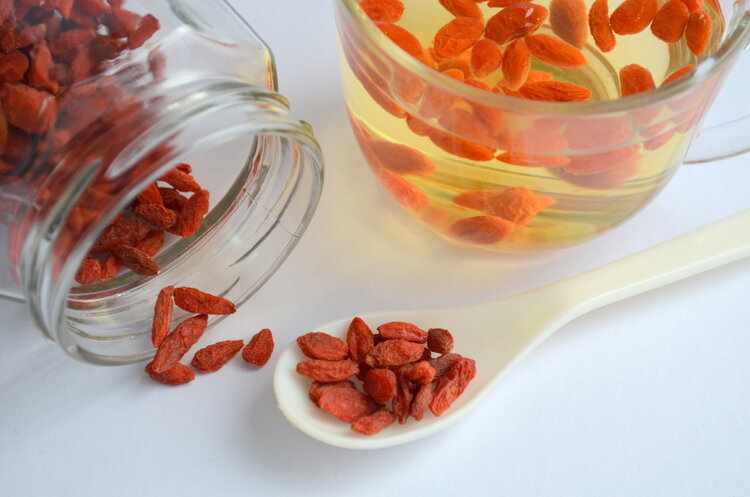 枸杞泡酒有补肾壮阳的药效吗,枸杞生首乌泡酒有什么功效