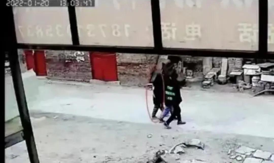 不怕狼多就怕聚一窝,不怕狗成群就怕狗乱叫