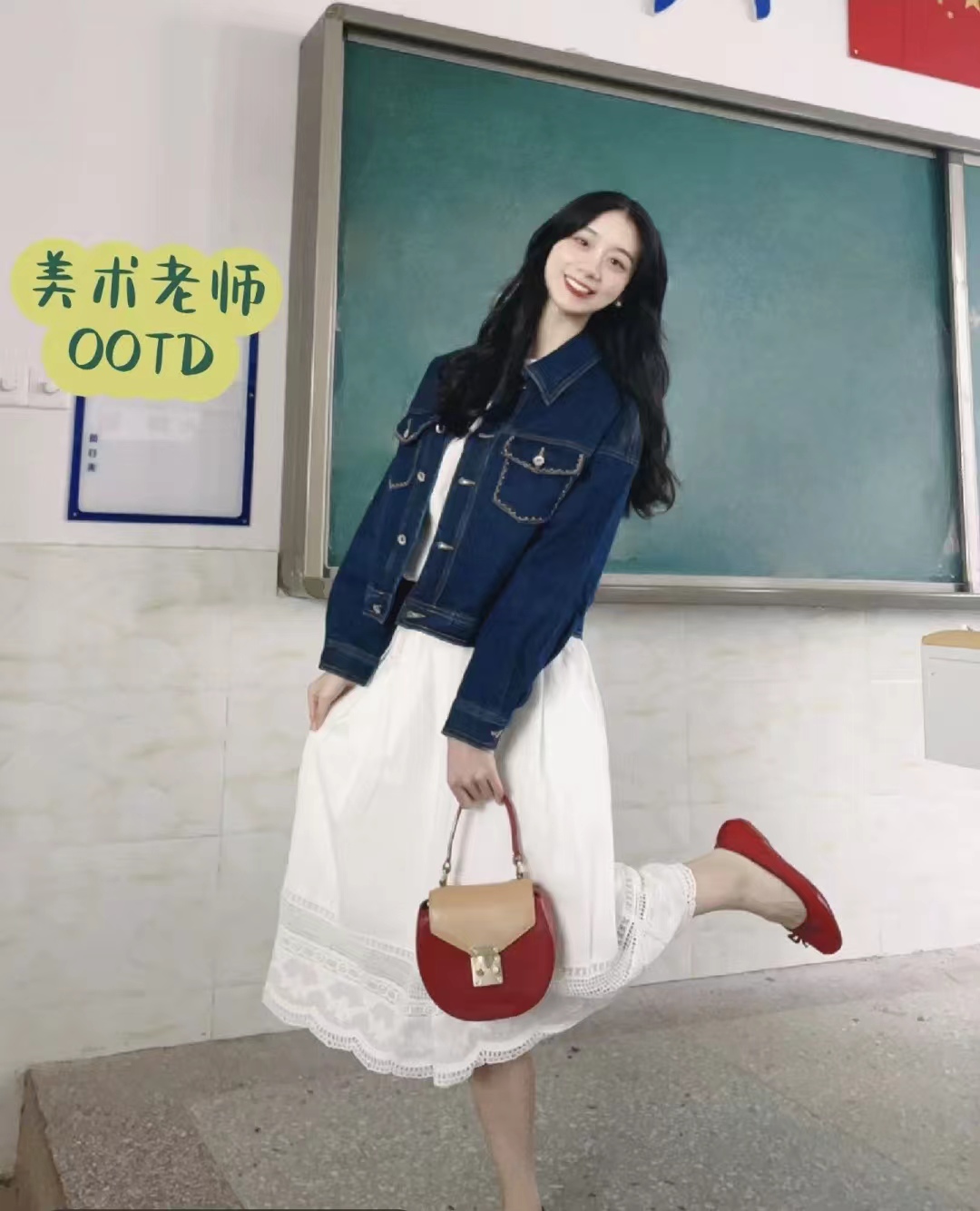 牛仔外套怎么穿搭才好看,牛仔外套的穿搭技巧和方法