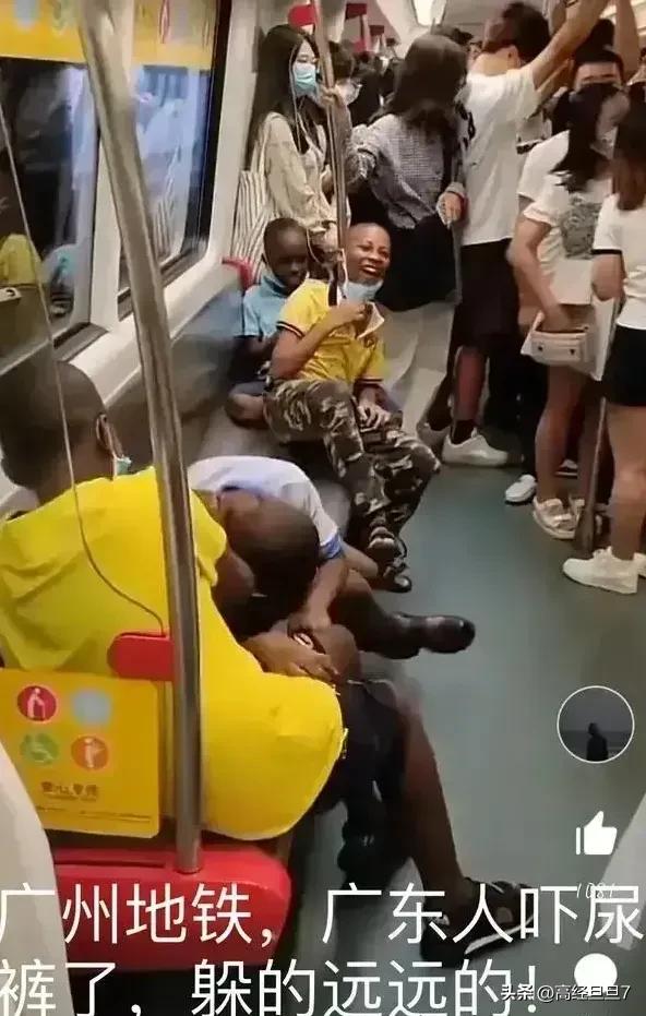 罗刹海市:一首讽刺黑人的歌?不,它是揭示现实荒诞性的艺术之歌