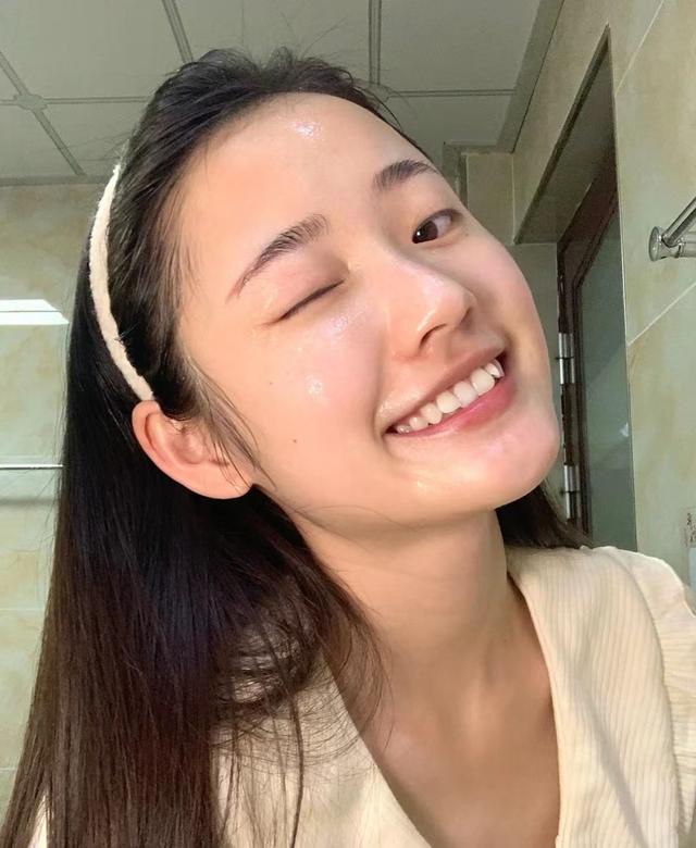 兰蔻持妆粉底液适合干皮还是油皮,干皮怎么擦粉底液持久不卡粉