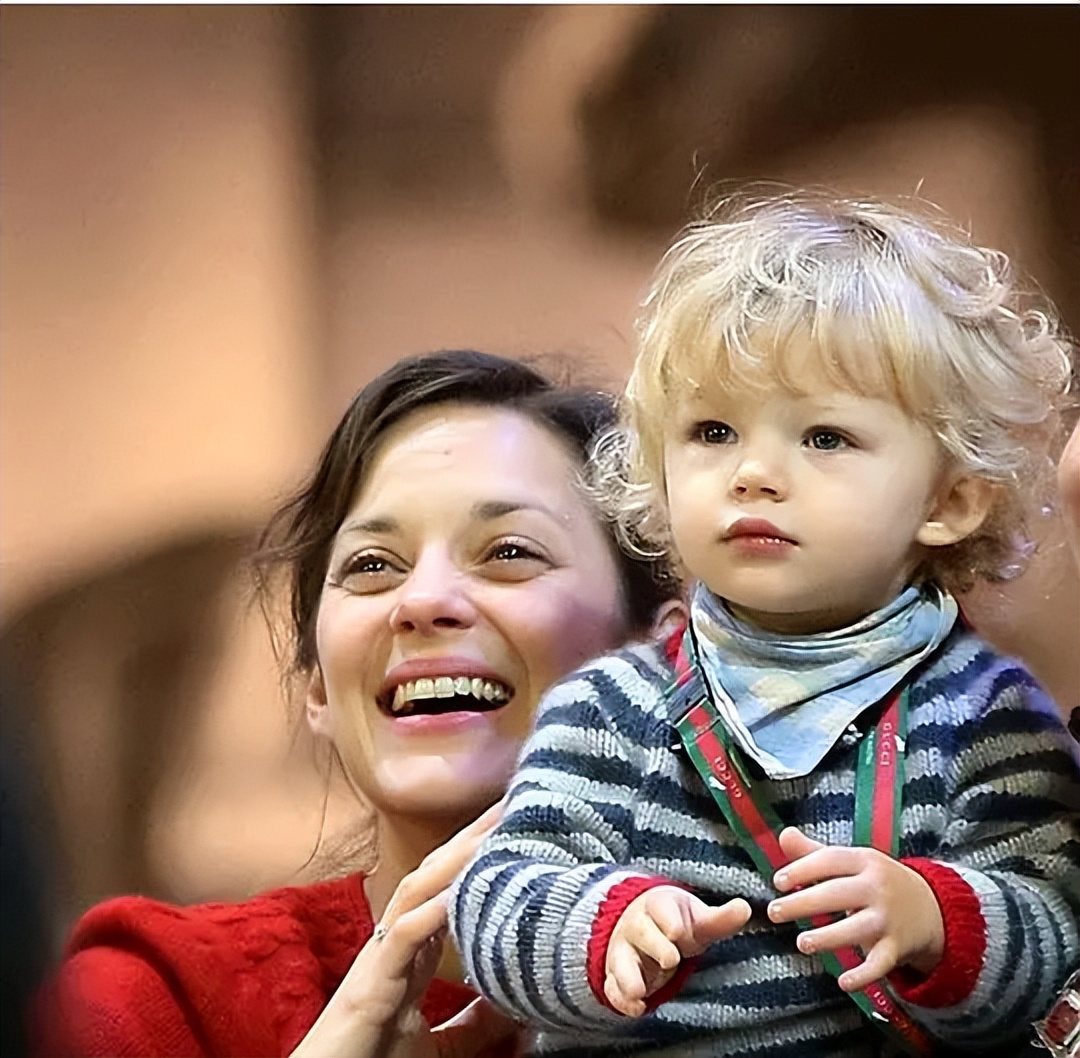 玛丽昂·歌迪亚：美丽且不失性感的她，推动了法国电影的发展