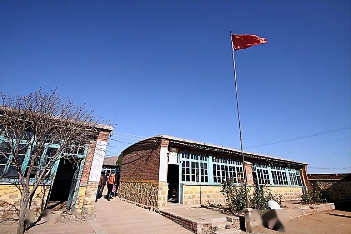 轮椅上的总裁身价3亿娶漂亮老婆,身价过亿总裁坐轮椅