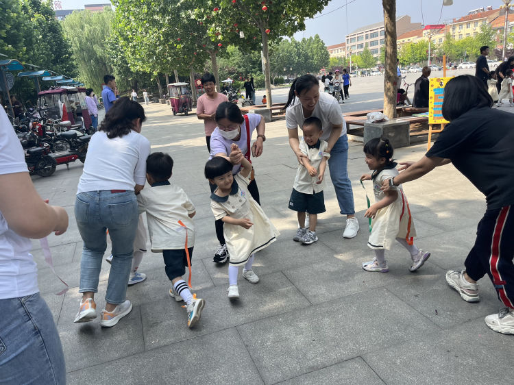 幼儿园小手拉大手运动会,大手拉小手幼儿园亲子活动
