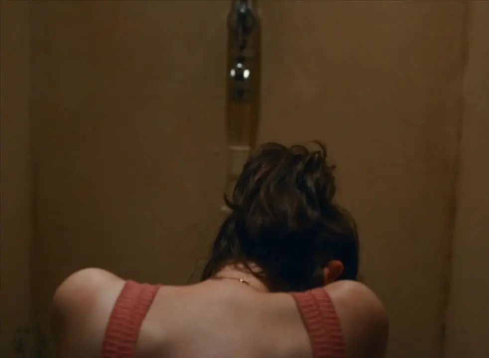 高三女孩：“因为流产，我被全校公开网暴了”