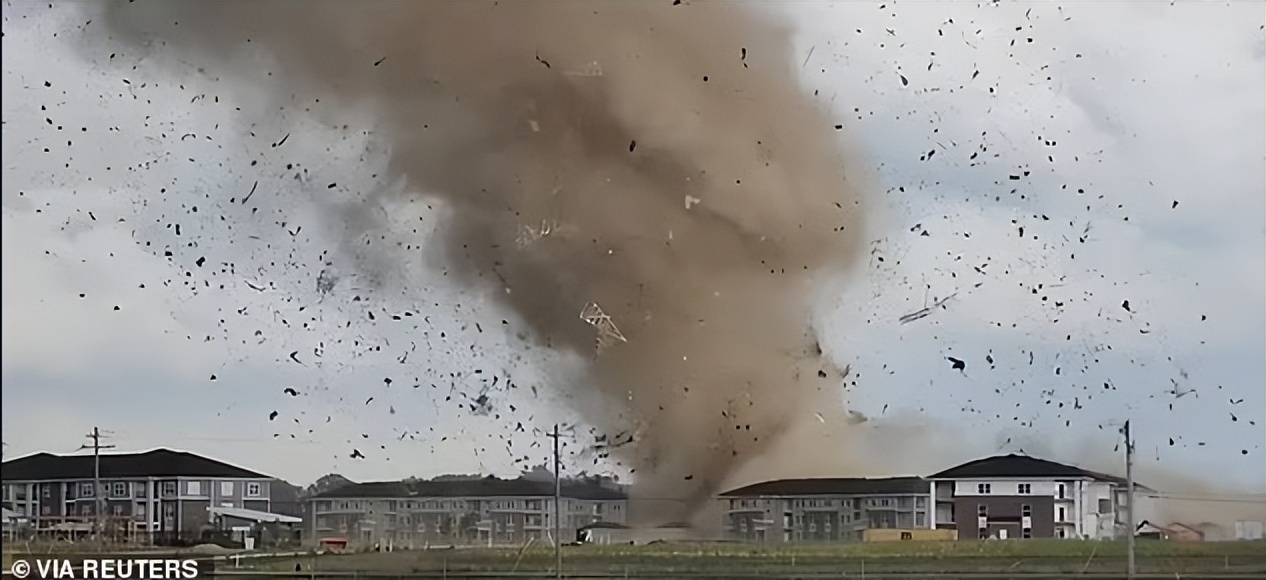 120°F↗（48摄氏度）各州拉响最高警报！所有人不要出门！