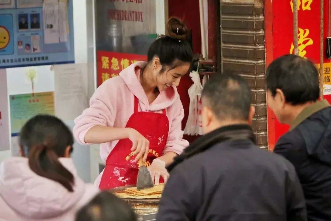 摆摊4元煎饼月入过万,煎饼月入三万怎么做