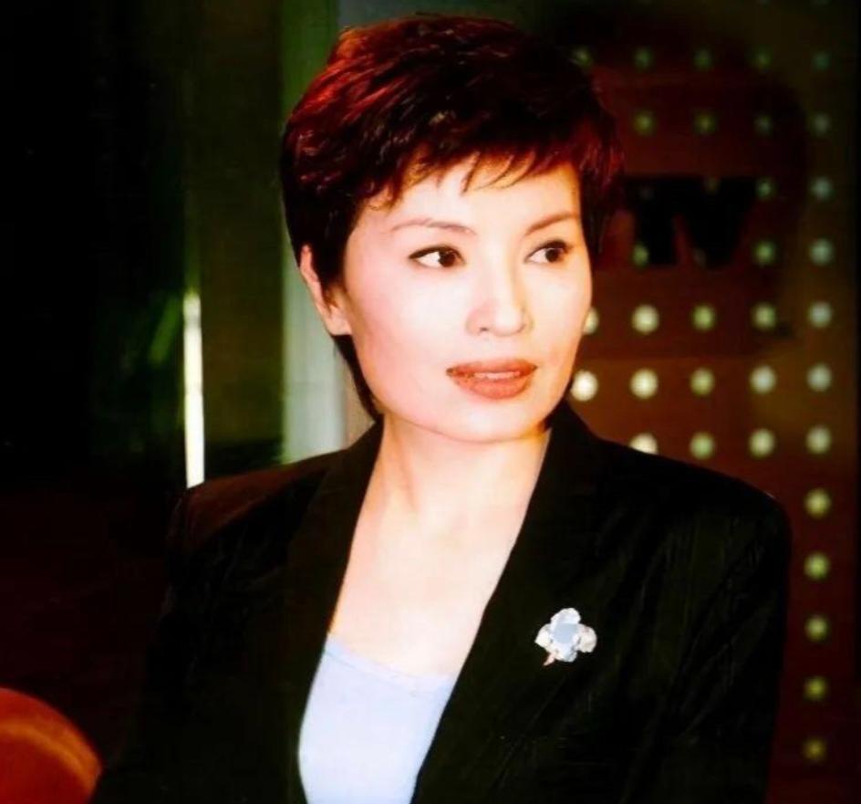 央视主播李瑞英儿子坠楼后怎样了,央视主播李瑞英儿子坠楼