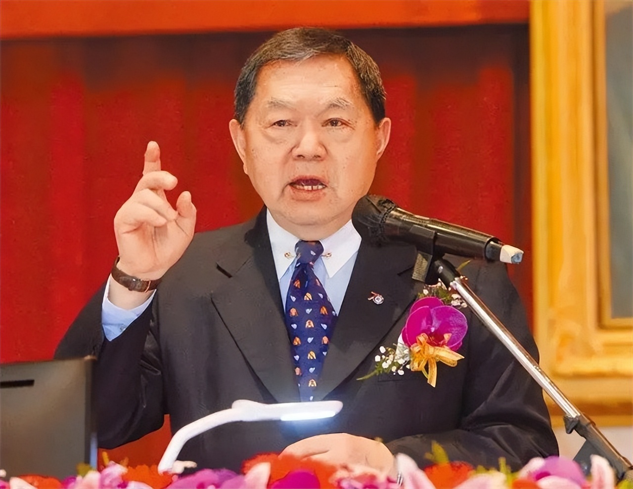 起底苏贞昌女儿头号金主：混血儿子在美服役，在大陆被重罚1.6亿