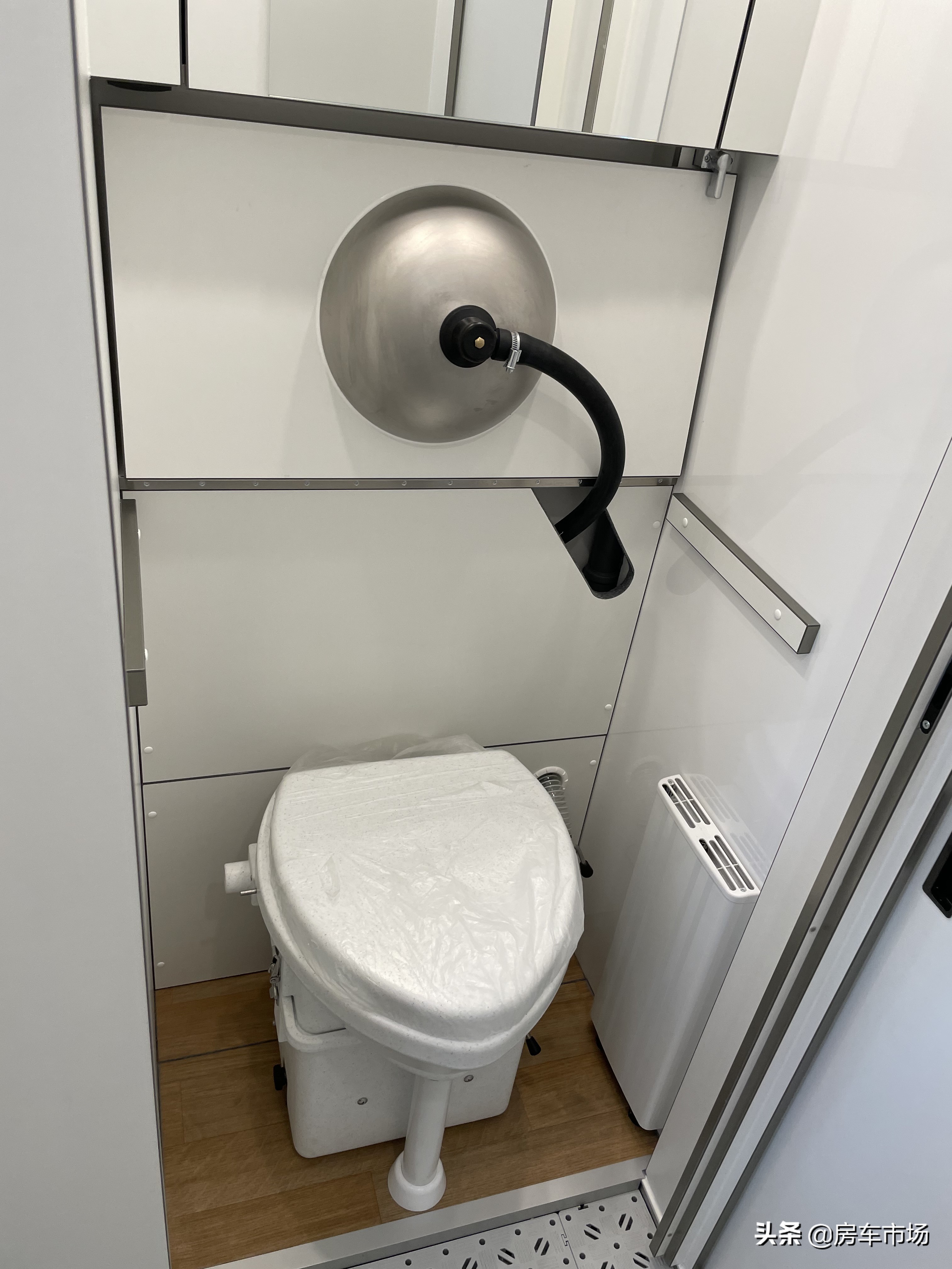 飞翔进口依维柯小额头房车最新款,赛德依维柯房车c型小额头价格