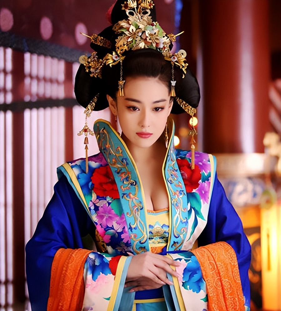 张馨予老公何捷的收入,张馨予老公何捷是做什么工作的