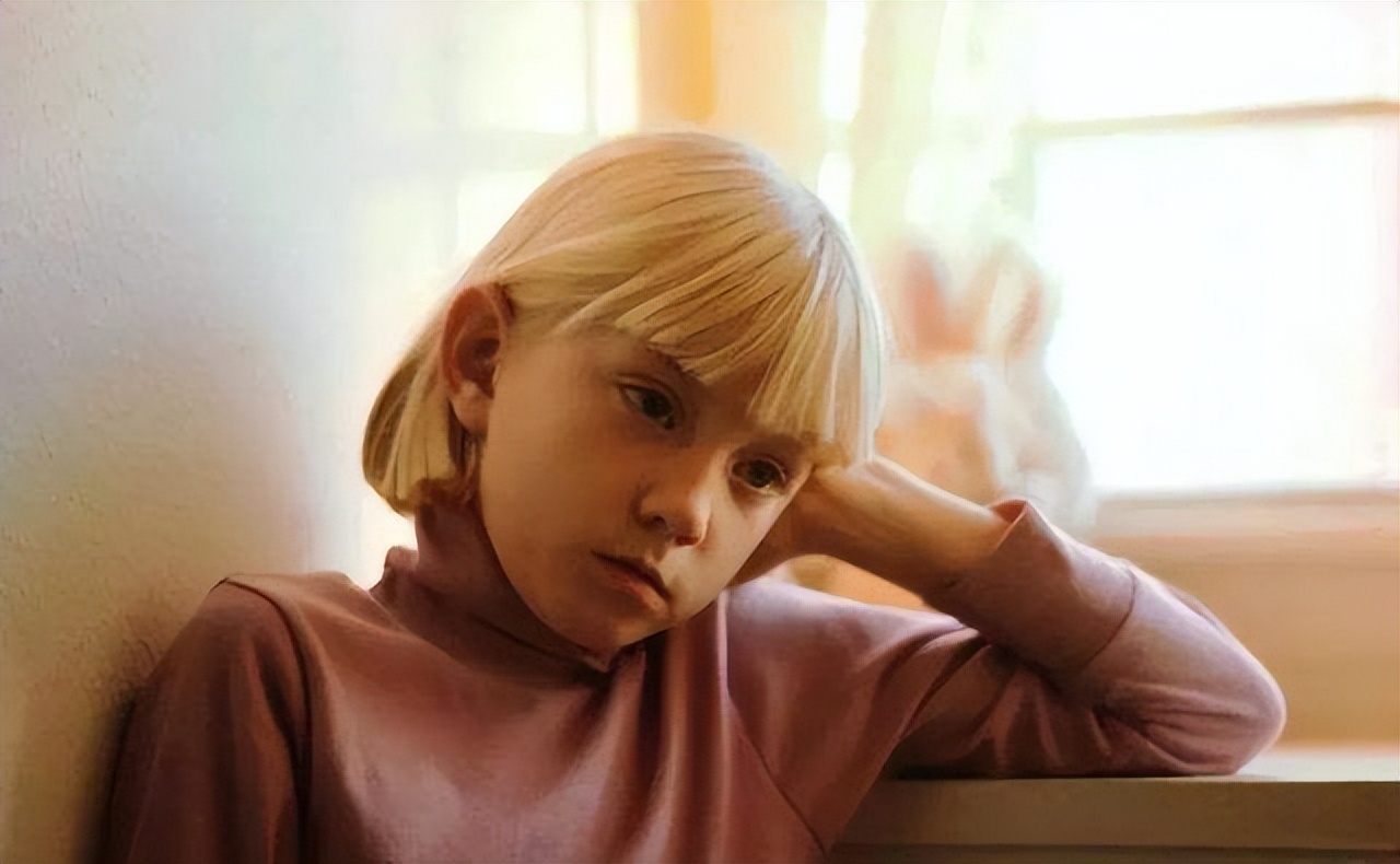 永远不要穿别人的旧衣服,长期被“施舍”将导致自我价值受损