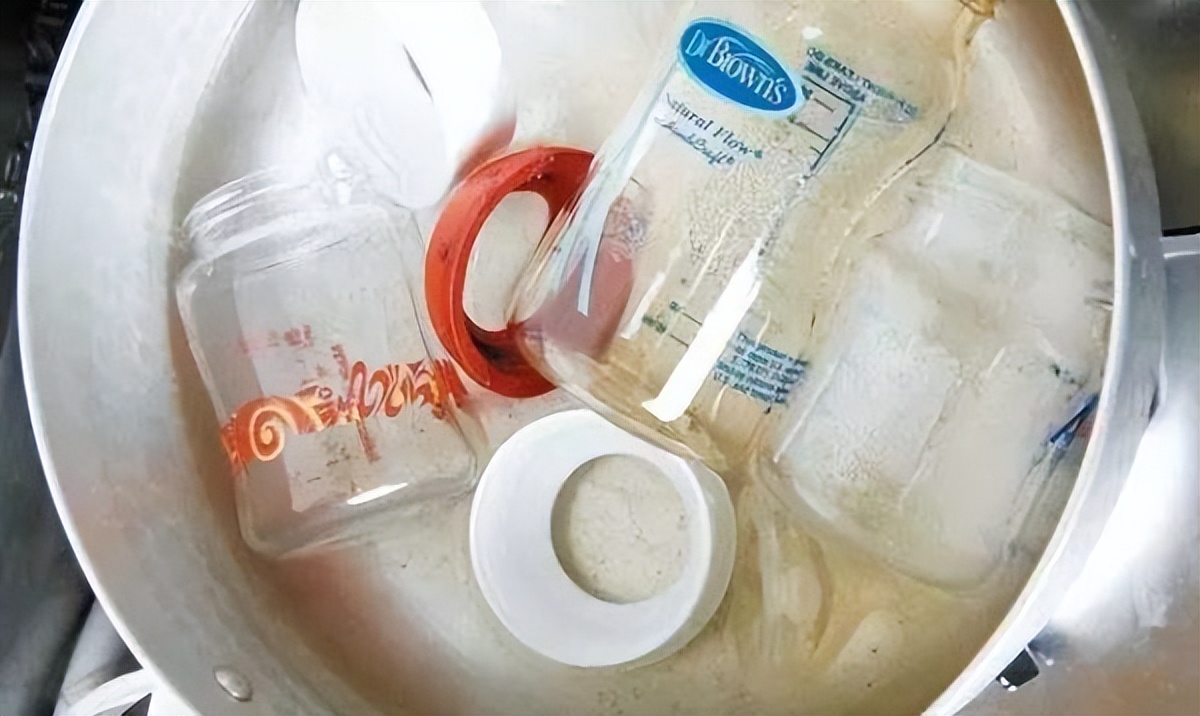 开水烫奶瓶对孩子有什么危害,有一种糊涂