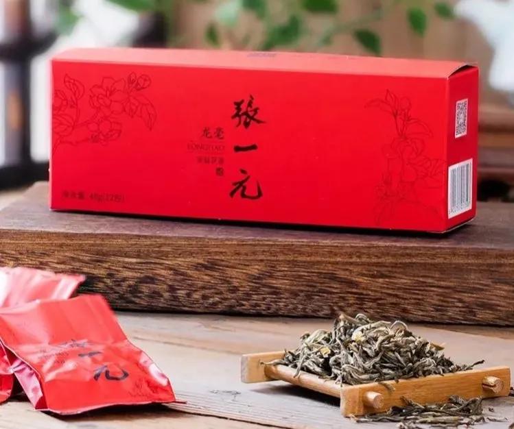 京城两大老字号镇店茉莉花茶的对决，张一元龙毫对正兴德茉莉芽茶