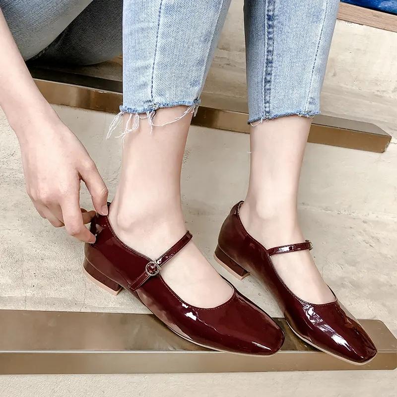 鍐绌块湶瓒鹃瀷,涓婁簡骞寸邯鐨勫コ浜哄皯绌胯繖4绉嶉瀷