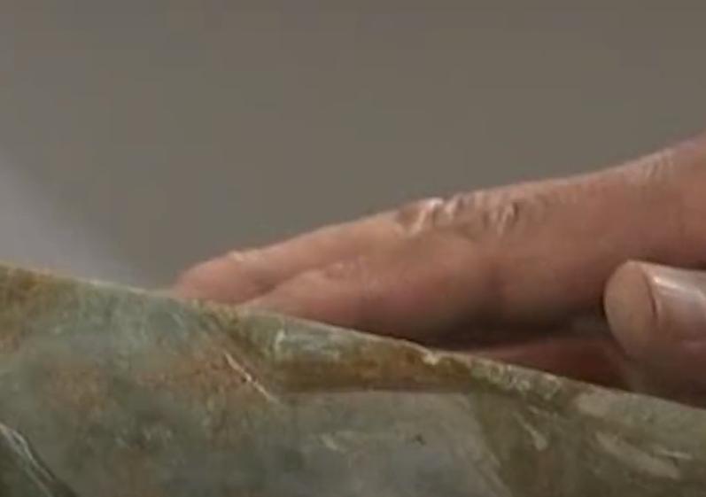 重庆男子双手竟能点石成金，将5块钱的石头转卖上万，如何做到的