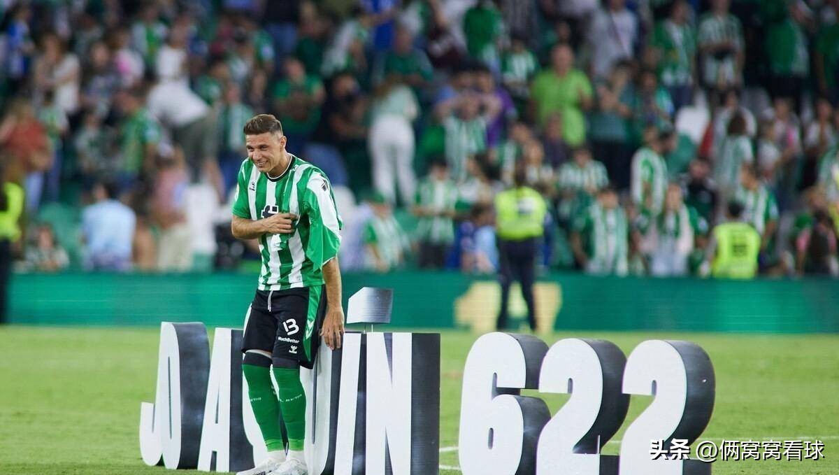 世界足坛致敬马拉多纳,足坛众星致敬布冯