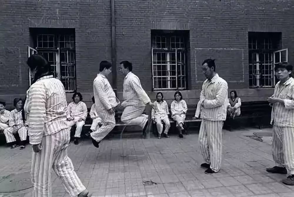 精神病院恐怖老照片,真实的废弃的精神病院图片