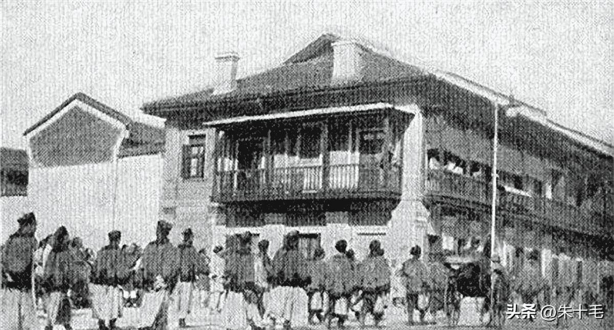 日军兽行：当着男人的面玷污了女儿，临走还残忍割下妻子乳房