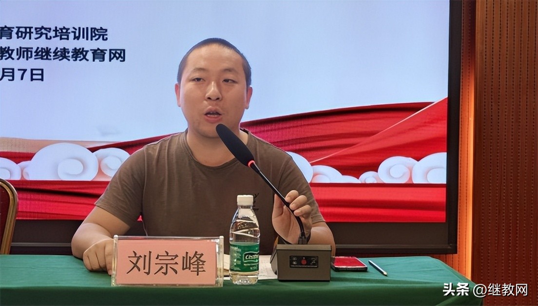 三年同窗形影不离,三年同窗铸就了一世的情缘