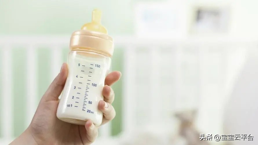 宝宝不肯吃奶粉就哭闹是什么原因,宝宝不肯吃母乳是什么原因