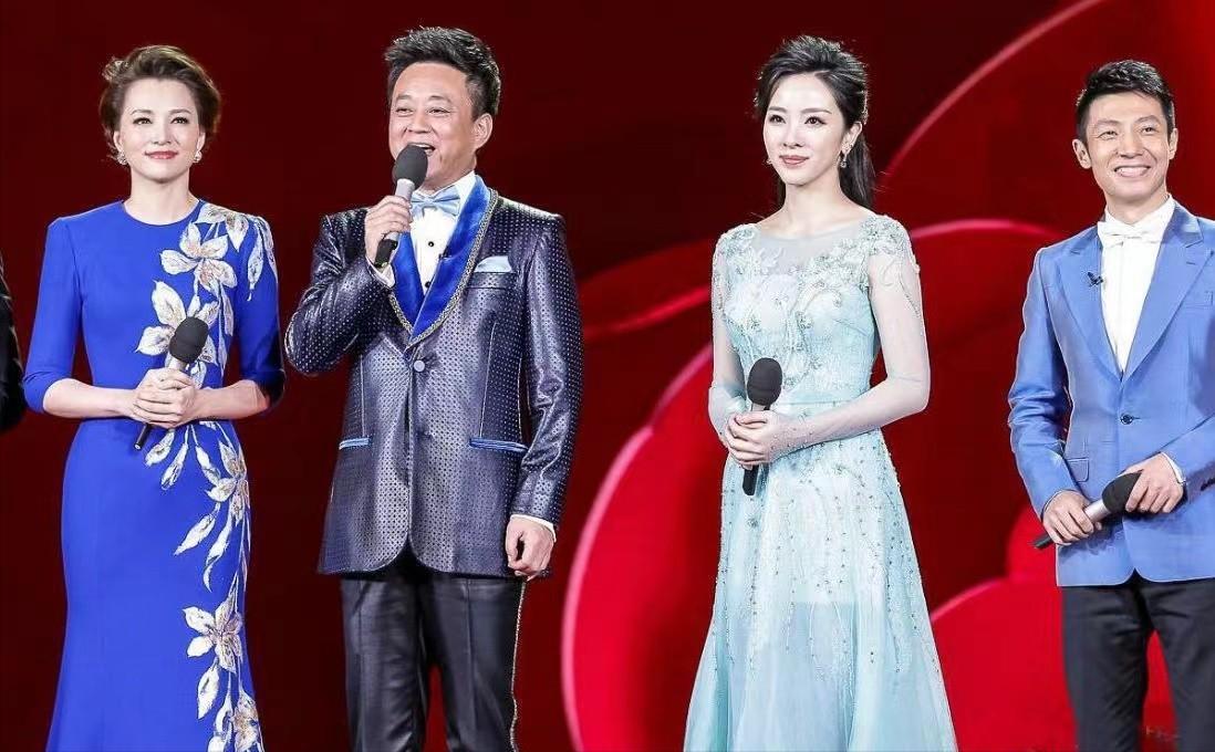 春晚主持人董卿周涛朱迅李思思,春晚主持人董卿朱迅周涛
