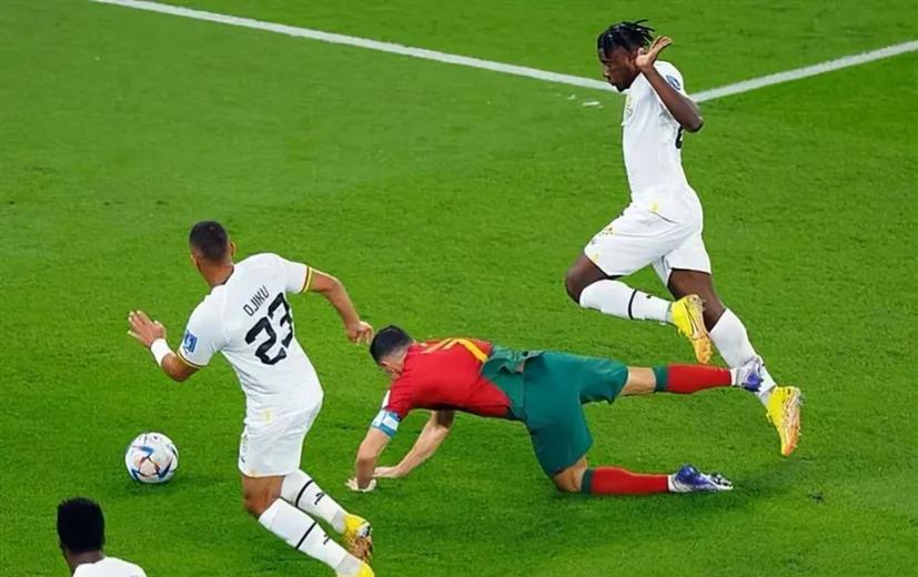 c罗教内马尔姆巴佩踢球,c罗力压梅西马拉多纳