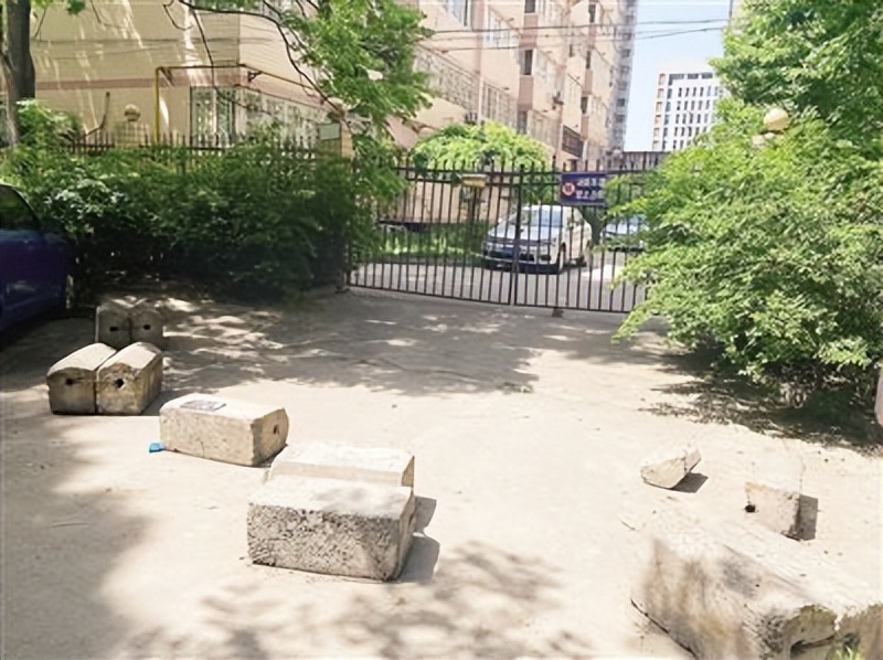 西安僵尸车停小区,西安小区内停放的僵尸车怎么处理