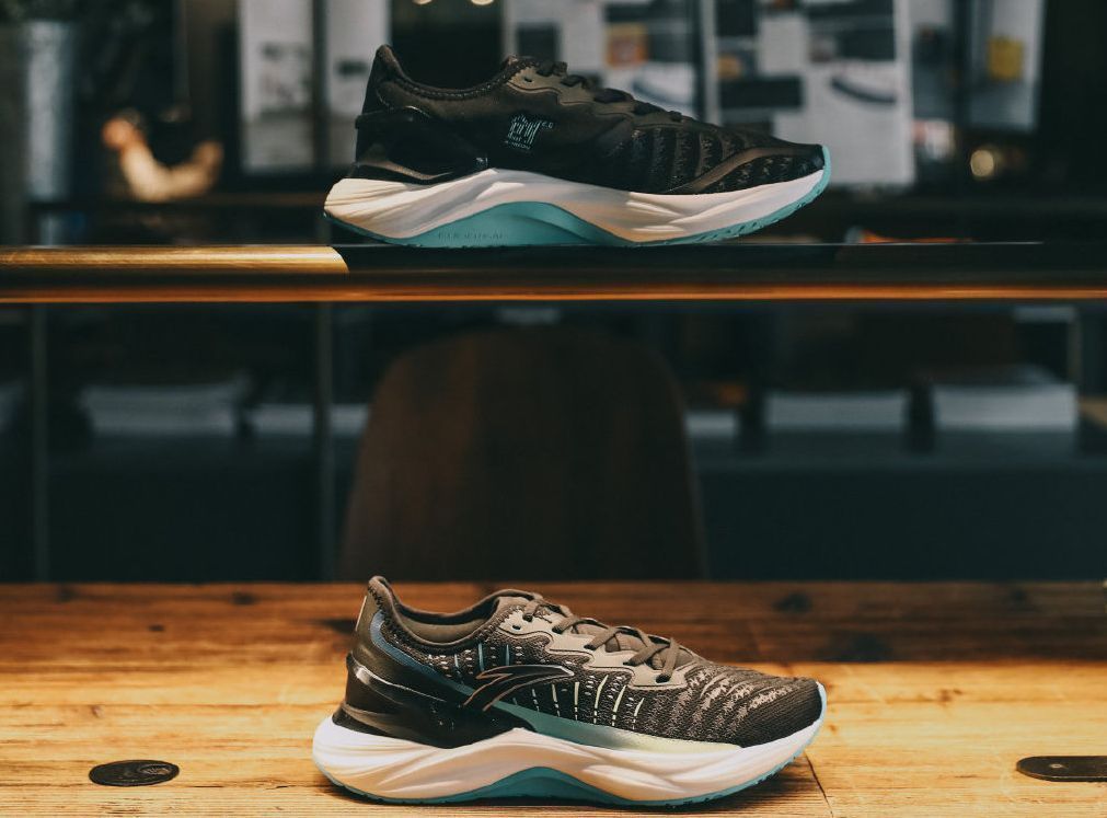 运动鞋，为什么中老年喜欢国货，年轻人爱穿耐克？来听听大实话