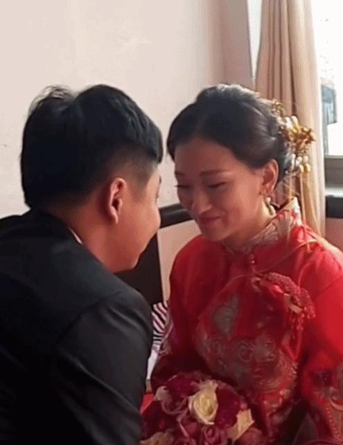 微信表情包搞笑动态图吃饭,搞笑动态图惊不惊喜意不意外