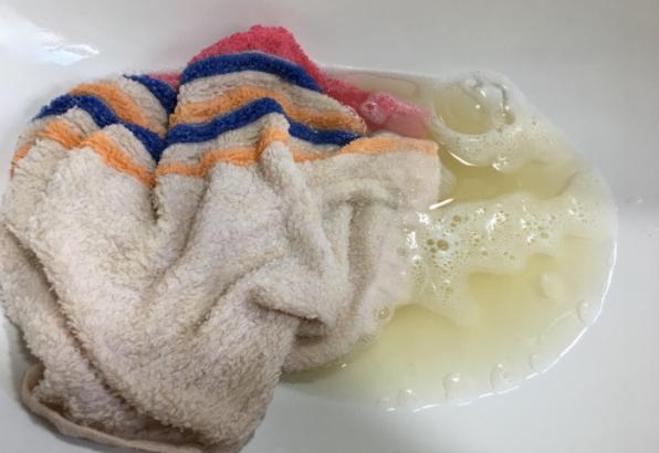 毛巾用啥小妙招洗出来洁净如新,毛巾发黄怎么洗又干净又软