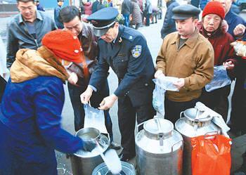 牛奶会引发早熟吗,牛奶也会导致儿童早熟吗