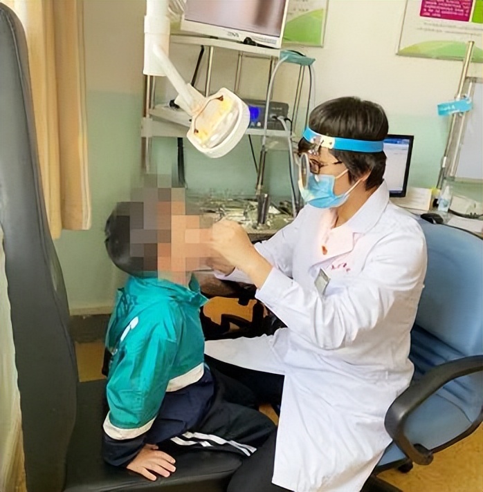 昆明中医啄治法治疗扁桃体,中医扁桃体放血疗法