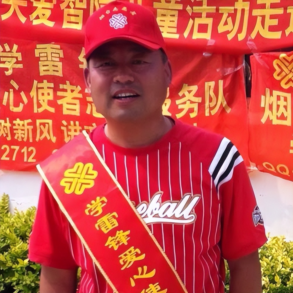 烟台真有戏，乒乓球馆也弄成学雷锋的场域，怎么做到的是个谜