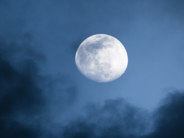 月亮寄托相思的诗句,月亮星星相伴的诗句