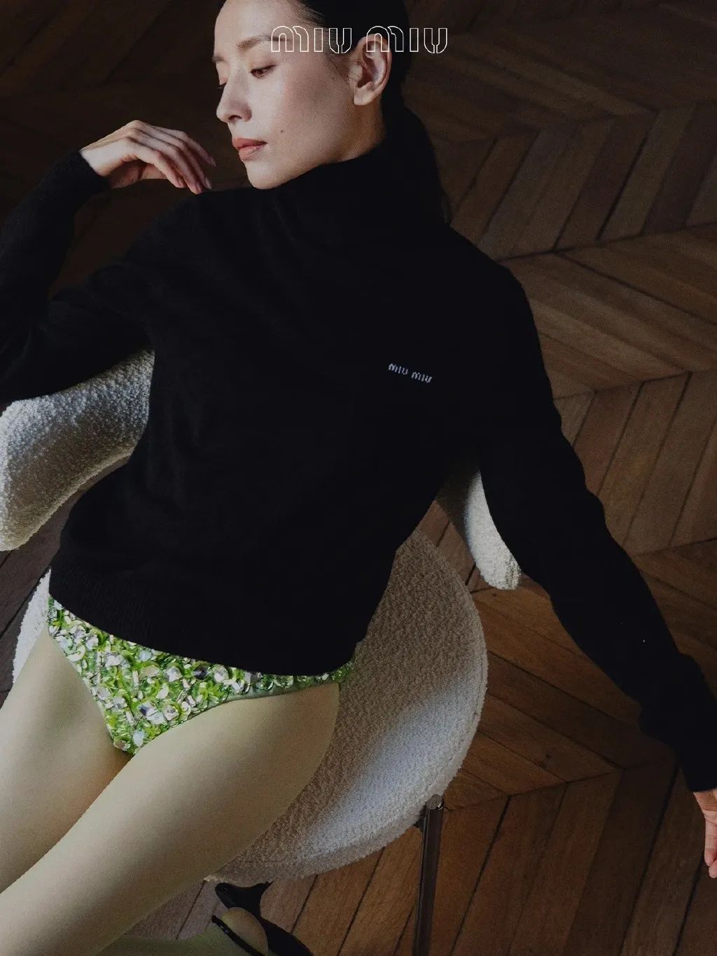 董洁黄色裙子黑色裤子,董洁穿钻石短裤引热议