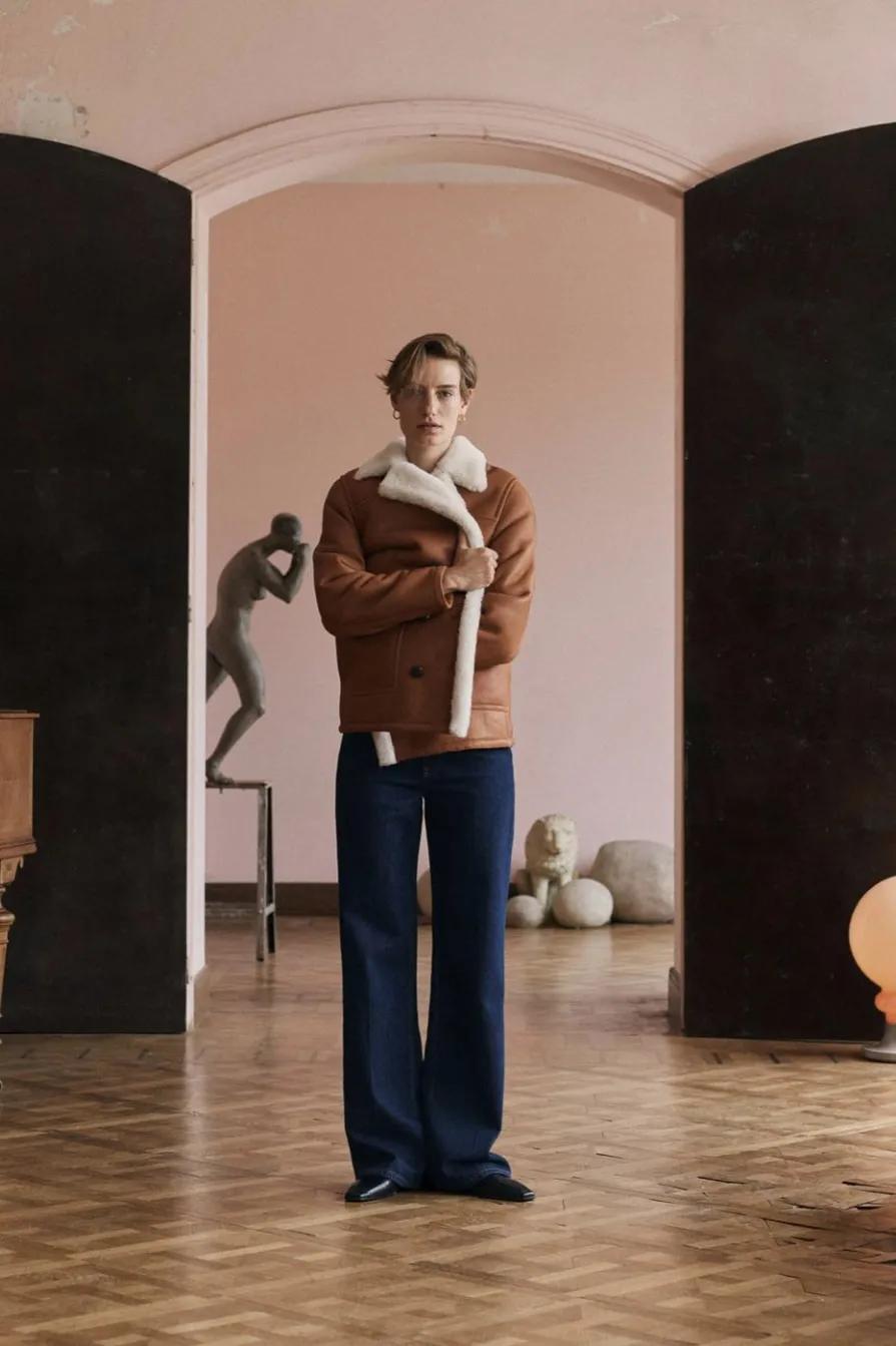 杨幂撞衫杨颖和热巴,杨幂绿配橙撞色大棉服