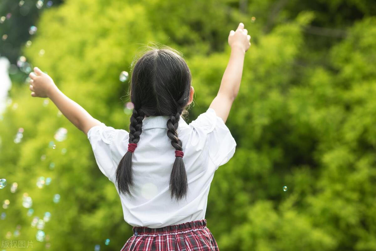 一周岁女宝宝外阴红肿流血,女宝宝外阴淤血出血怎么办