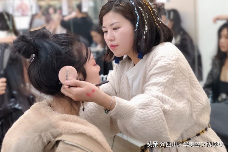 初中毕业女生的出路工资高,初中毕业女孩儿出路