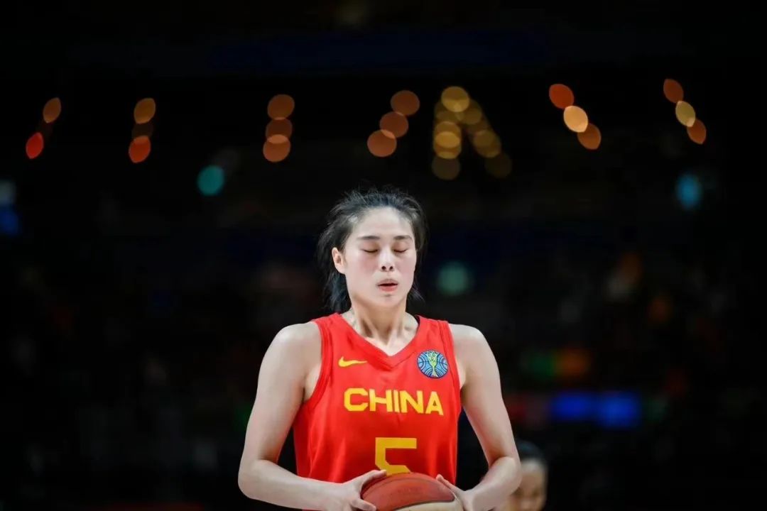 涓浗濂崇椤跺嘲鐩歌,濂崇椤跺嘲鏃舵湡