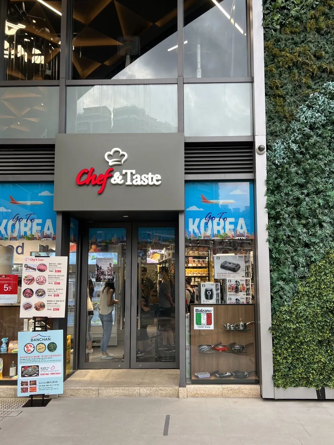 在香港买到过期食品怎么赔偿,专门卖过期商品违法吗