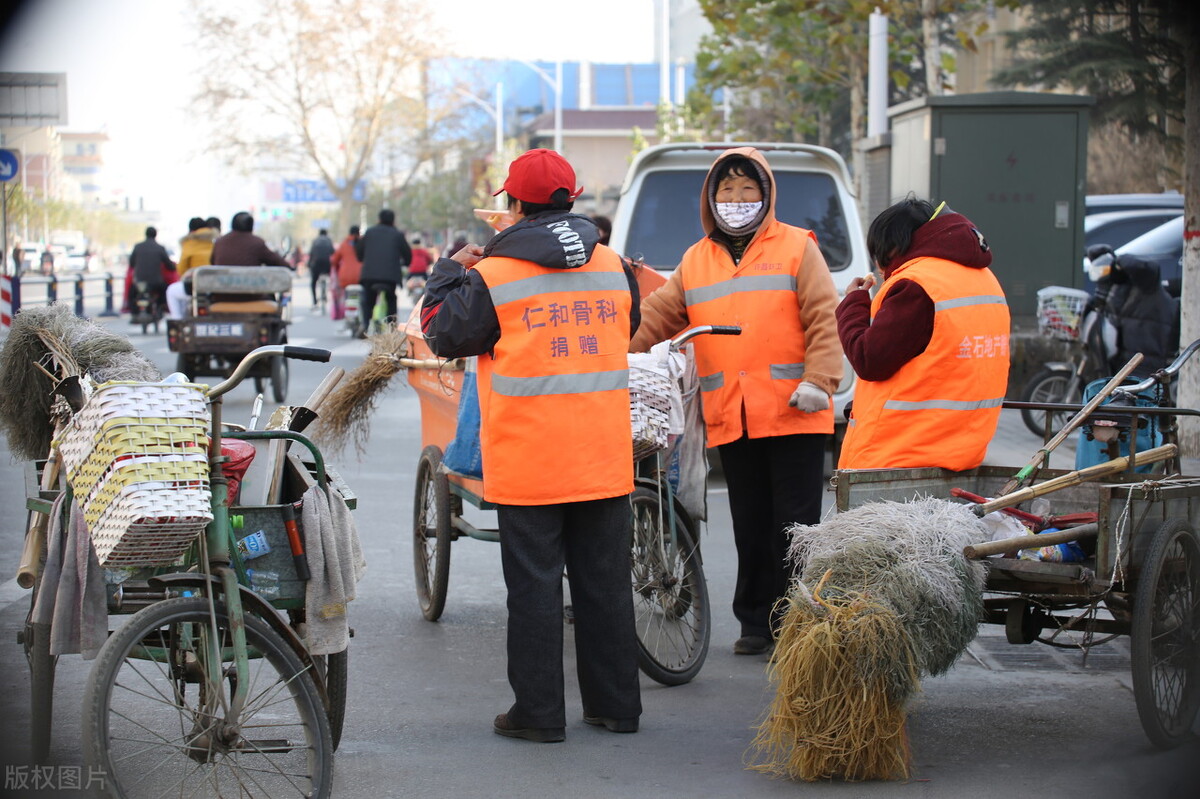 为生活奔波的老年人,为了生活而辛苦的老人值得尊敬