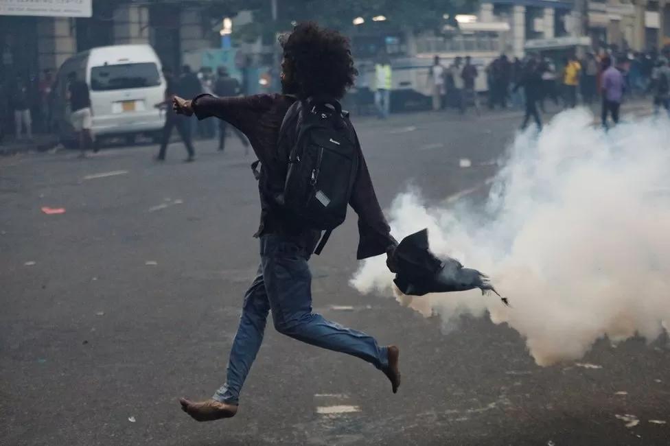 鏂噷鍏板崱鐖嗗彂绀哄▉娲诲姩,鎶楄娲诲姩鐖嗗彂楠氫贡